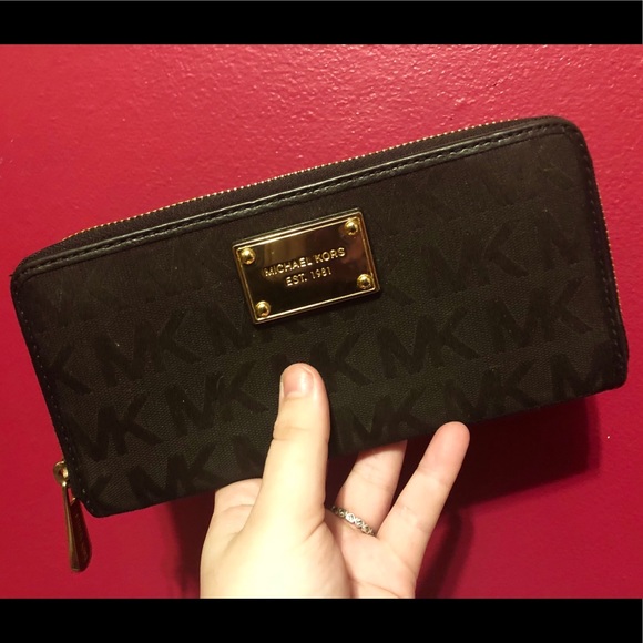 Michael Kors Handbags - MICHAEL KORS Wallet